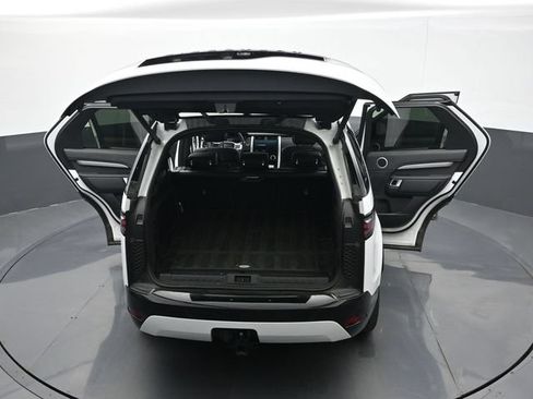 Used 2024 Land Rover Discovery Dynamic SE AWD/4WD image 25