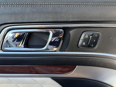 Used 2018 Ford Explorer Platinum AWD/4WD image 19