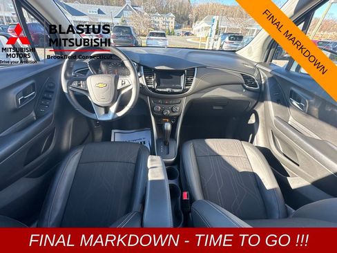 Used 2022 Chevrolet Trax LT w/ LT Convenience Package image 25