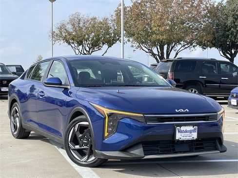 Used 2025 Kia K4 EX image 2