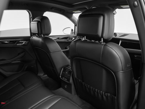 Certified 2025 Porsche Macan image 22