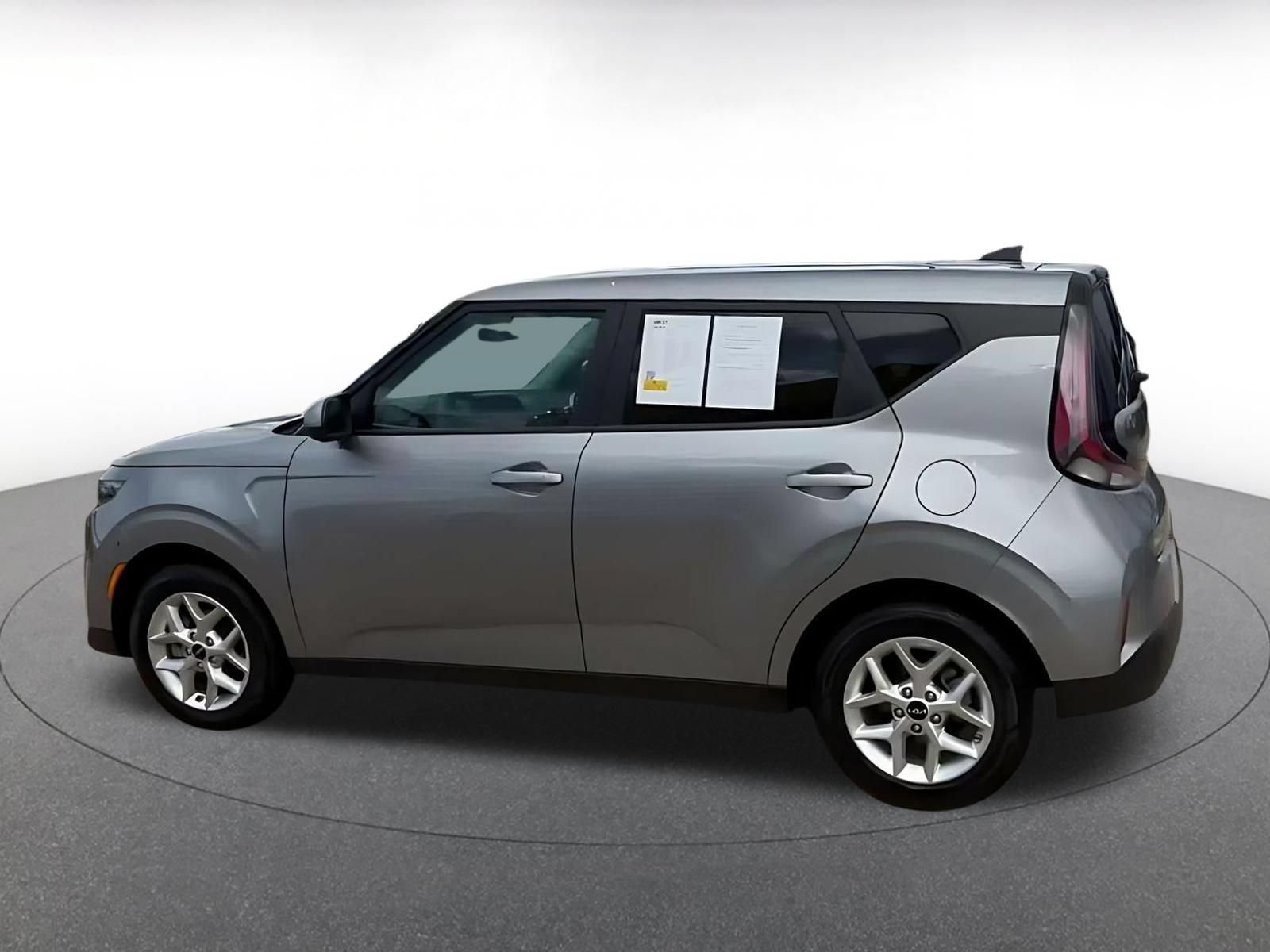 Used 2025 Kia Soul LX w/ LX Technology Package FWD image 9