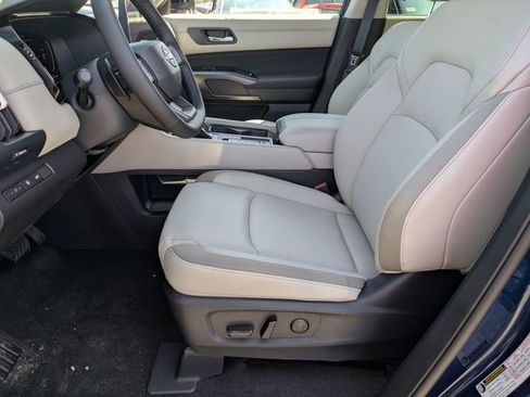 New 2026 Nissan Pathfinder SL image 10