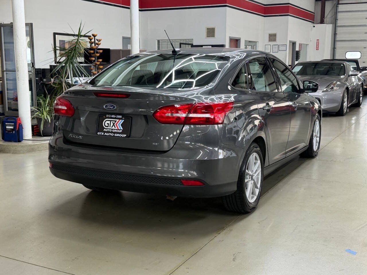 Used 2017 Ford Focus SE FWD image 2