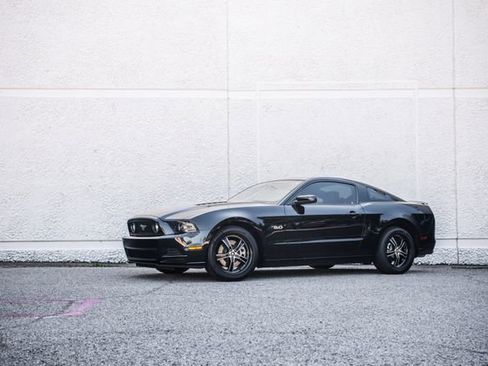 Used 2013 Ford Mustang GT Premium image 17