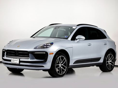 Certified 2025 Porsche Macan image 1