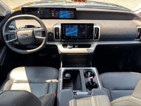 Used 2025 Ford Expedition Active AWD/4WD image 16