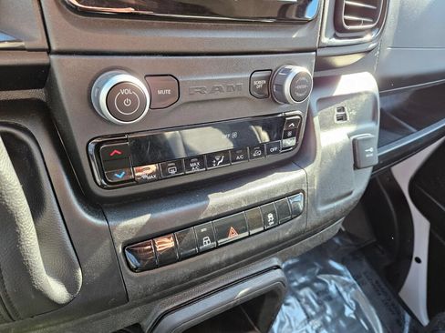 Used 2024 RAM ProMaster 2500 w/ Convenience Group FWD image 24