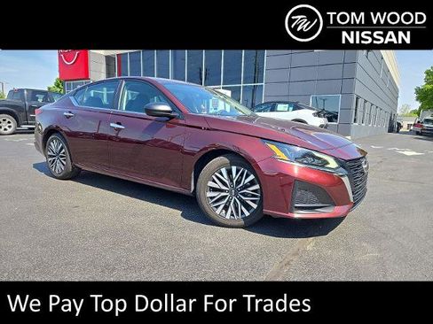 Certified 2024 Nissan Altima 2.5 SV FWD image 1