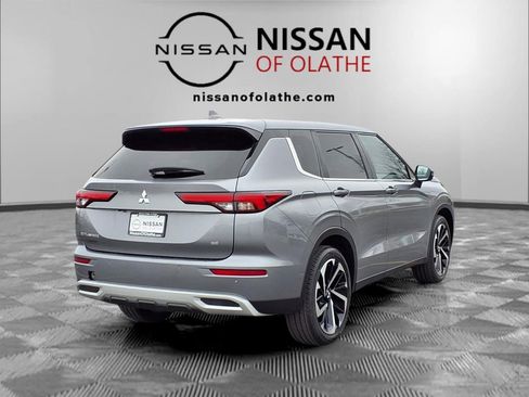 Used 2024 Mitsubishi Outlander SE image 29
