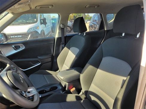 Used 2024 Kia Soul LX w/ Option Group 015 image 19