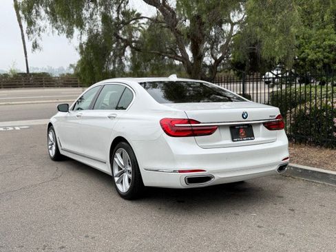 Used 2018 BMW 750i image 3