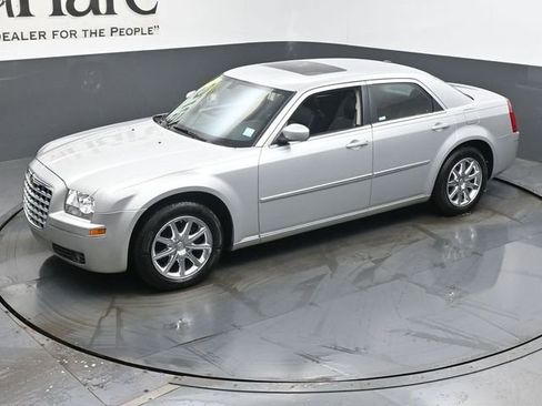 Used 2009 Chrysler 300 Touring image 42