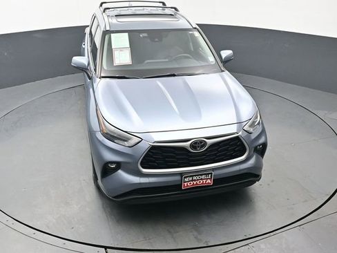 Used 2022 Toyota Highlander XLE image 52