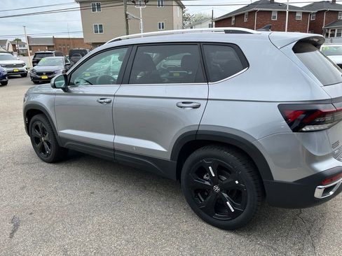 New 2026 Volkswagen Taos SEL AWD/4WD image 8