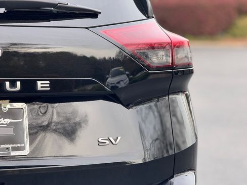 Used 2024 Nissan Rogue SV image 11