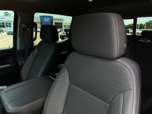Used 2023 Chevrolet Silverado 1500 LT AWD/4WD image 14
