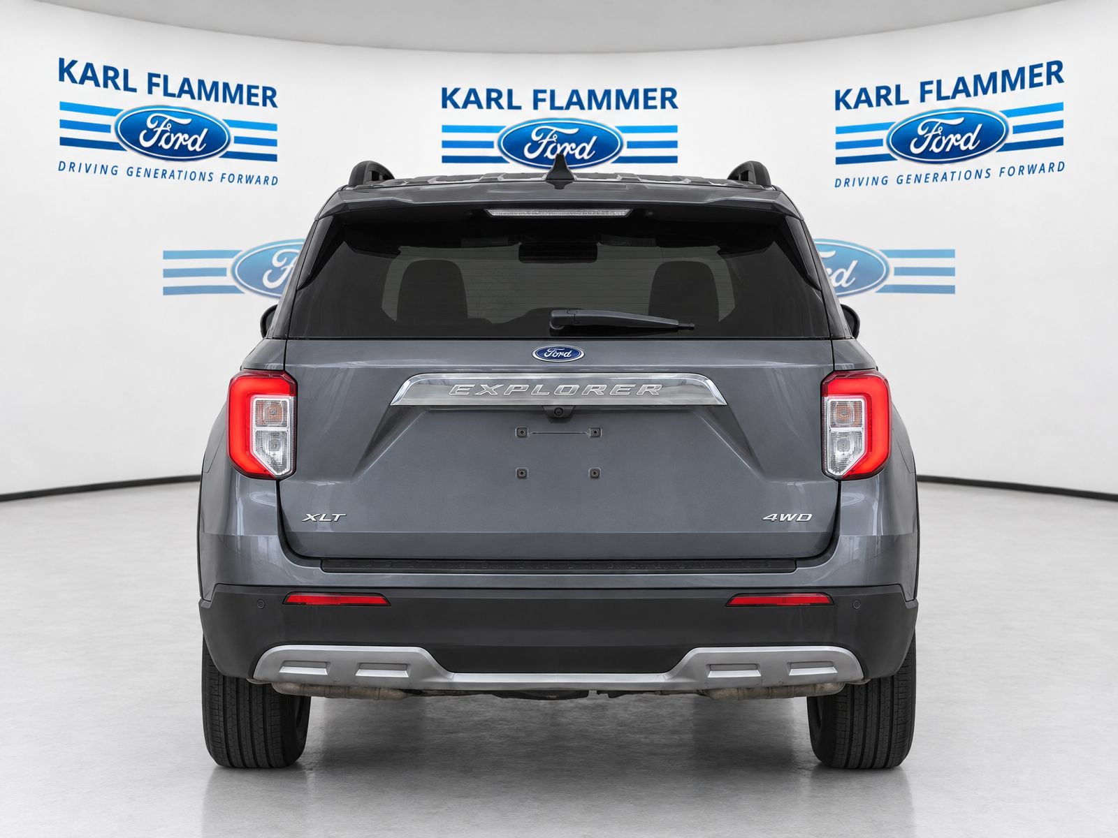 Used 2023 Ford Explorer XLT w/ Equipment Group 202A AWD/4WD image 4