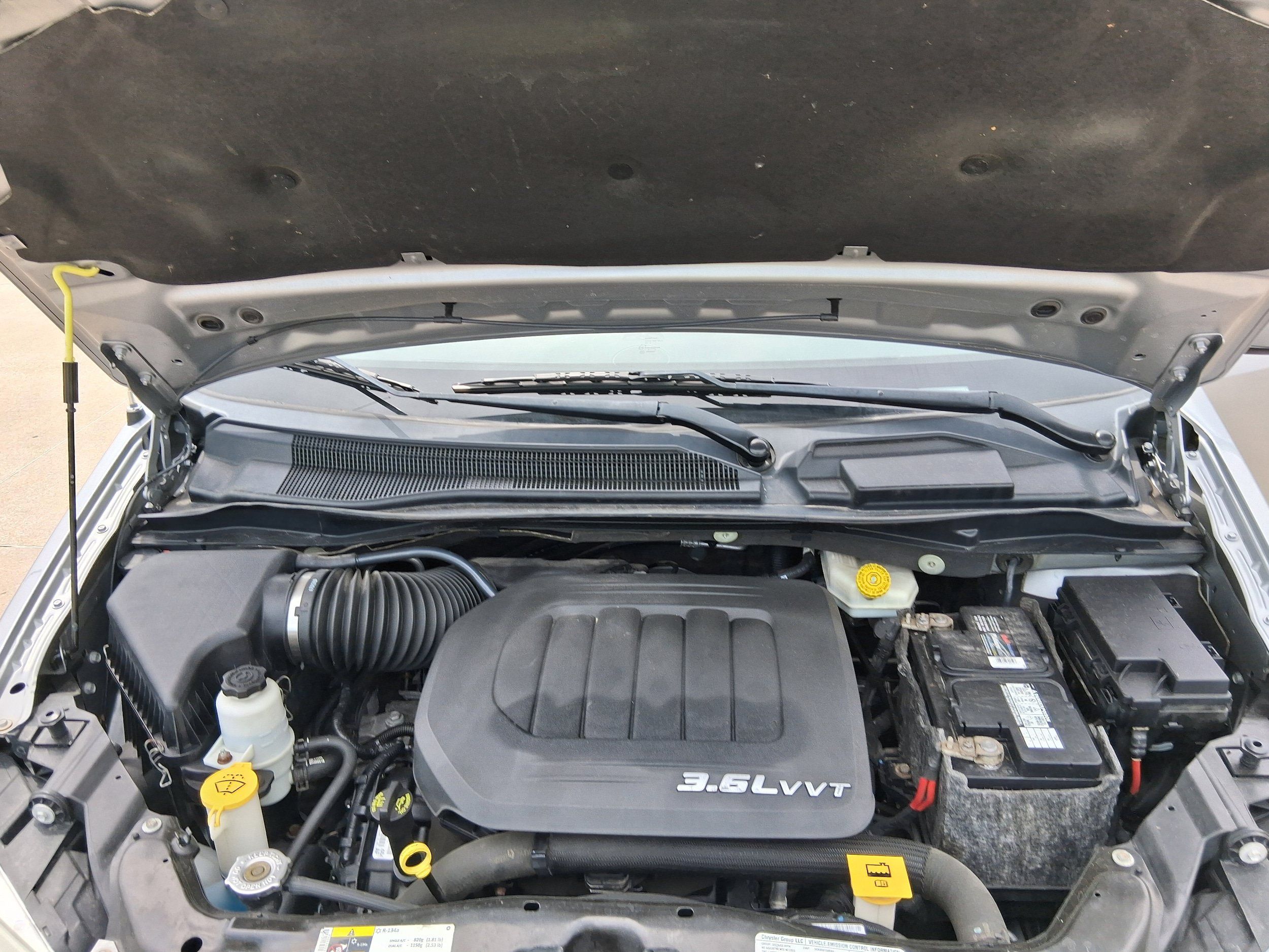 Used 2013 Chrysler Town & Country Touring FWD image 10
