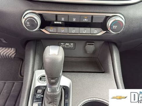 Used 2025 Nissan Altima 2.5 SV FWD image 24