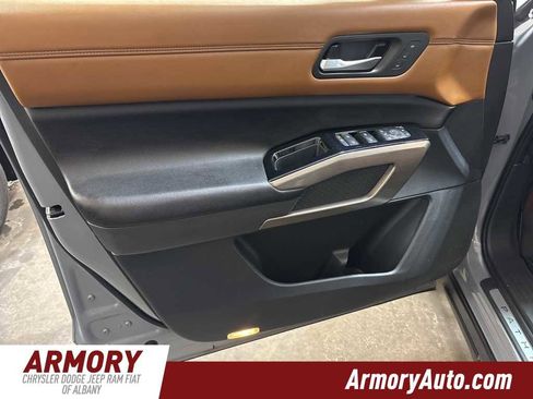 Used 2022 Nissan Pathfinder Platinum w/ Cargo Package image 7