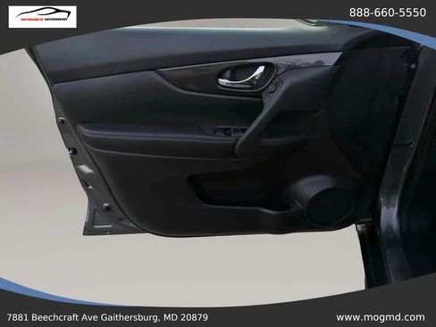 Used 2018 Nissan Rogue SV AWD/4WD image 17
