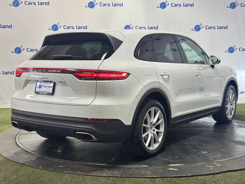 Used 2022 Porsche Cayenne w/ Premium Package AWD/4WD image 3