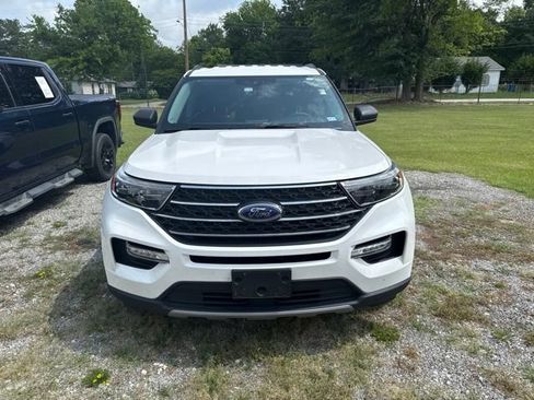 Used 2024 Ford Explorer XLT w/ Equipment Group 202A RWD image 2