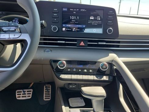 New 2026 Hyundai Elantra SEL Sport FWD image 16