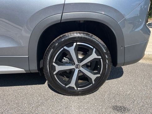 New 2025 Volkswagen Tiguan SE image 26