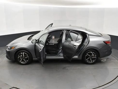 Used 2025 Nissan Sentra SV image 7