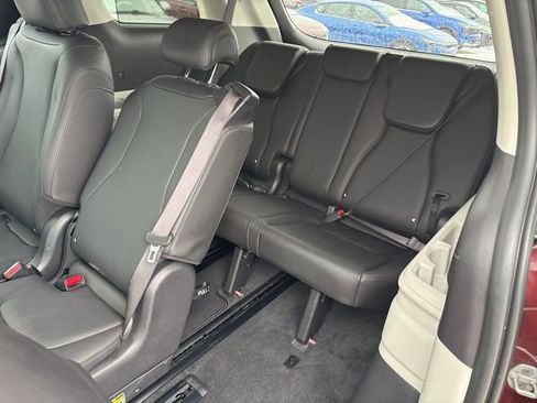 Certified 2023 Kia Carnival EX image 28
