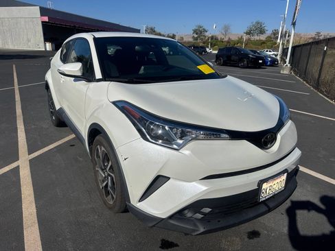 Used 2019 Toyota C-HR XLE FWD image 1