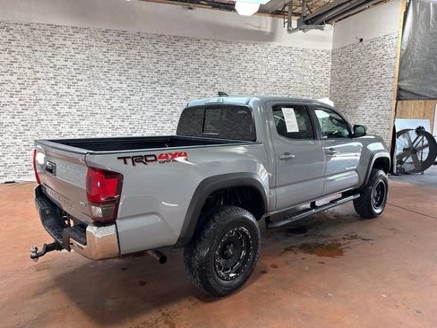 Used 2019 Toyota Tacoma TRD Off-Road AWD/4WD image 7