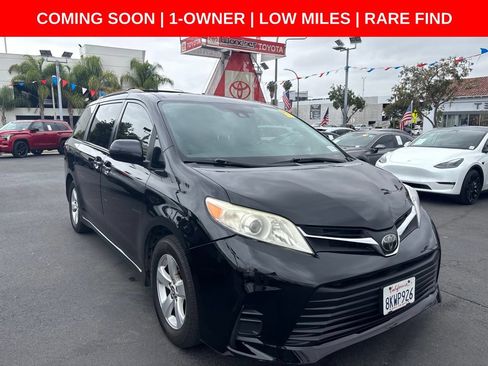 Used 2019 Toyota Sienna LE FWD image 2