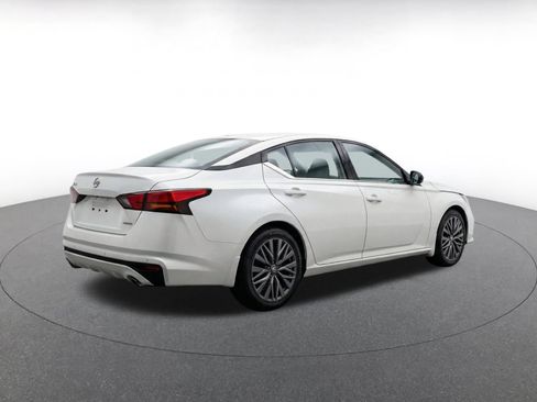 Used 2025 Nissan Altima 2.5 SV FWD image 7