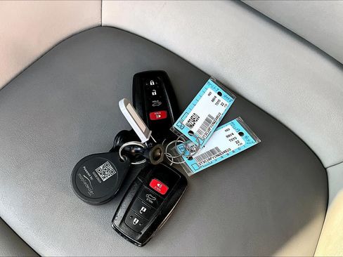Used 2022 Toyota RAV4 XLE Premium FWD image 15