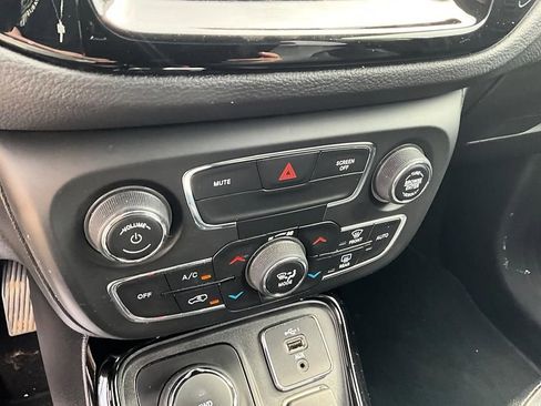 Used 2020 Jeep Compass Limited AWD/4WD image 21