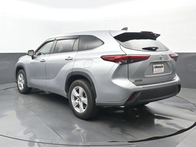 Used 2023 Toyota Highlander L FWD image 3