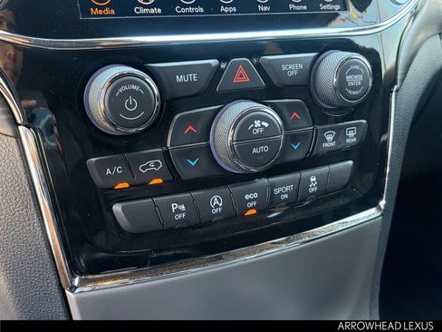 Used 2022 Jeep Grand Cherokee Laredo X RWD image 24