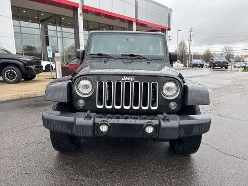 Used 2017 Jeep Wrangler Unlimited Sahara w/ Connectivity Group AWD/4WD image 8
