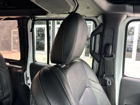 Used 2019 Jeep Wrangler Unlimited Sahara w/ Dual Top Group AWD/4WD image 20