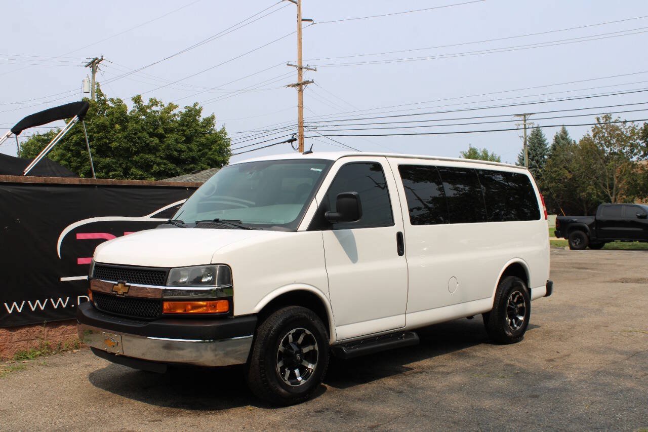 Used 2015 Chevrolet Express 2500 LT w/ LT Preferred Equipment Group RWD image 1