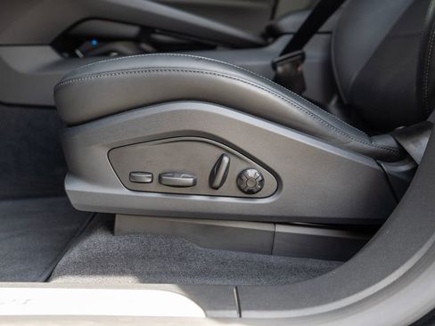 Used 2025 Porsche Macan Electric RWD image 29