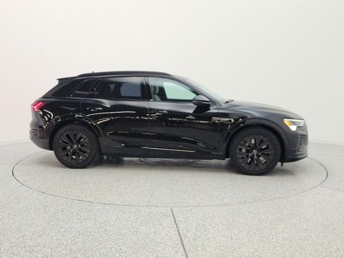 Used 2024 Audi Q8 e-tron Prestige w/ Prestige Package AWD/4WD image 4