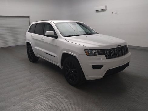 Used 2022 Jeep Grand Cherokee Laredo X image 11