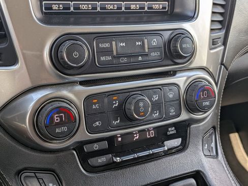 Used 2018 Chevrolet Suburban LT RWD image 21