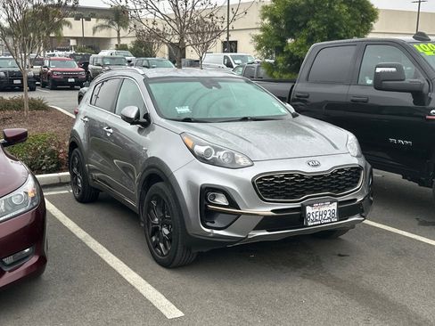 Used 2020 Kia Sportage S image 2