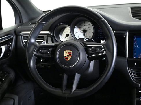 Certified 2024 Porsche Macan image 12