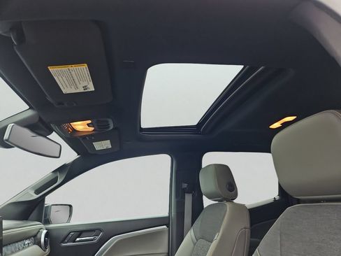 Used 2024 Chevrolet Colorado ZR2 w/ Safety Package AWD/4WD image 15